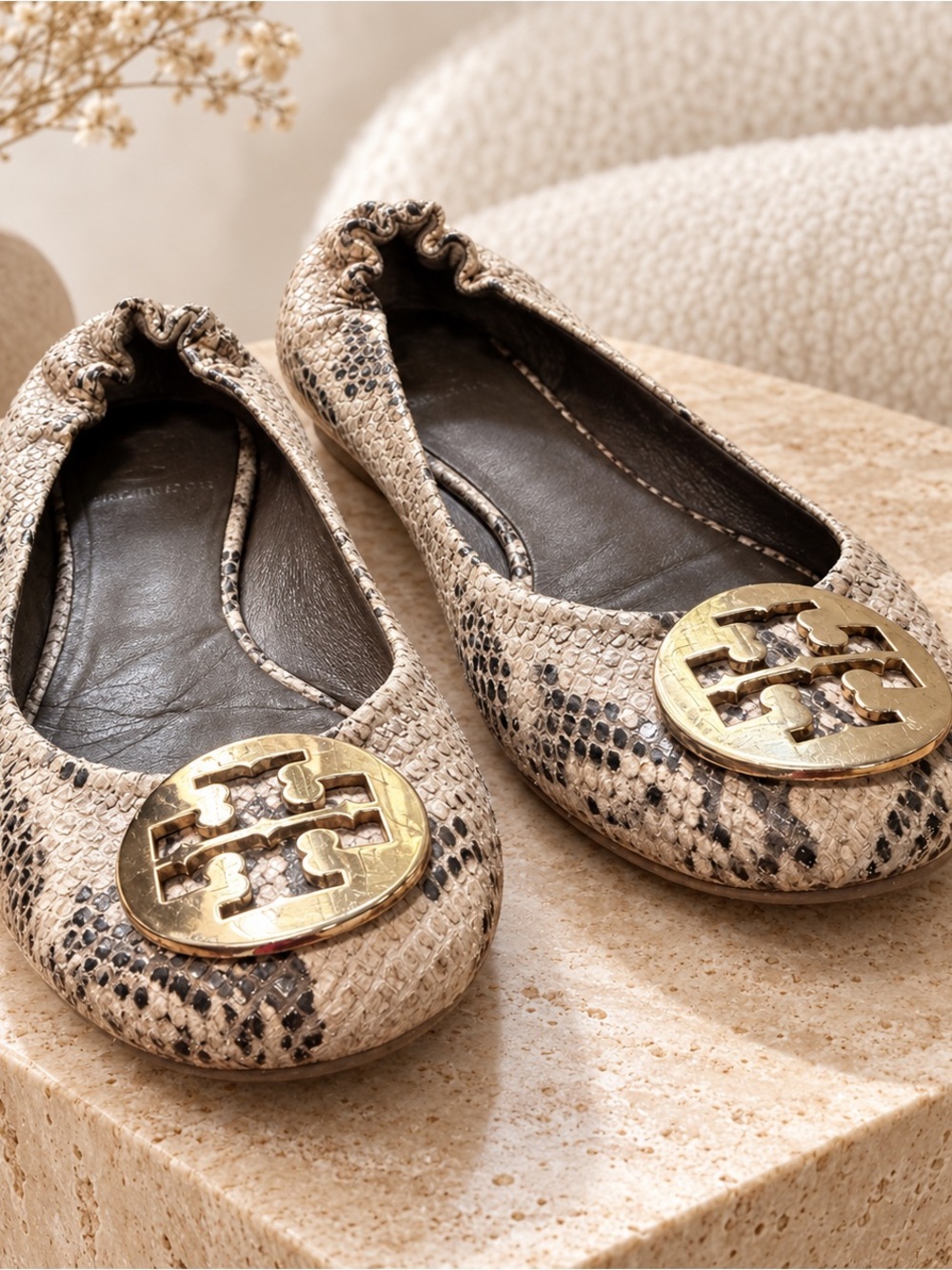 Authentic Tory Burch Reva Snakeskin Leather Gold Logo Flats Size 6.5
